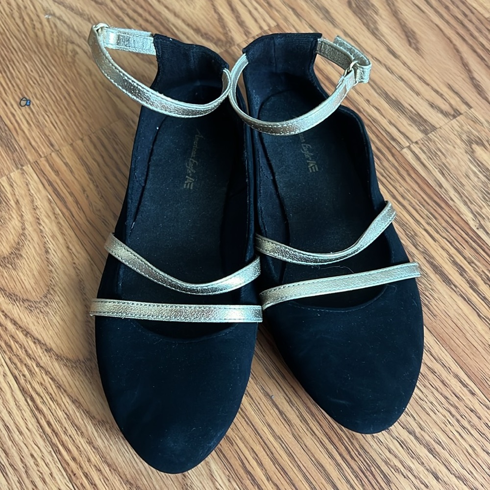 American Eagle | Black and Gold Flats with rubber sole | Girls size 1